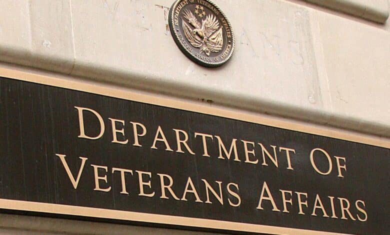The judge orders that thousands of federal workers be restored; Government statement of "Sham" of Slams Slams
