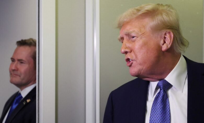 Photo: The president of the United States, Donald Trump, speaks with journalists, seen by National Security Advisor Mike Waltz, aboard Air Force One on his return to Washington, DC, USA, UU., March 16, 2025.