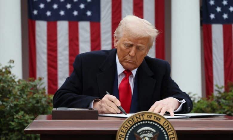 US actions sink into the first trade after the announcement of Trump's rates