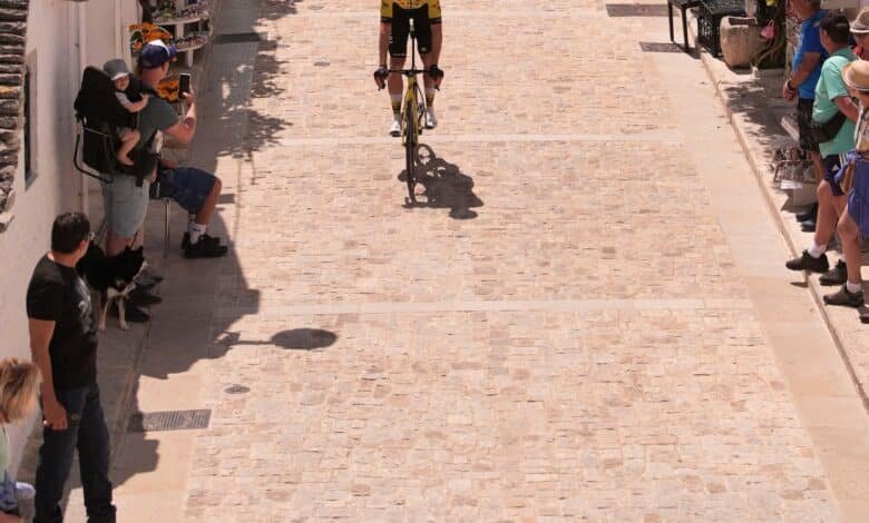 Van Uden sprints to biggest win of his career on Giro's 4th stage, Pedersen keeps overall lead