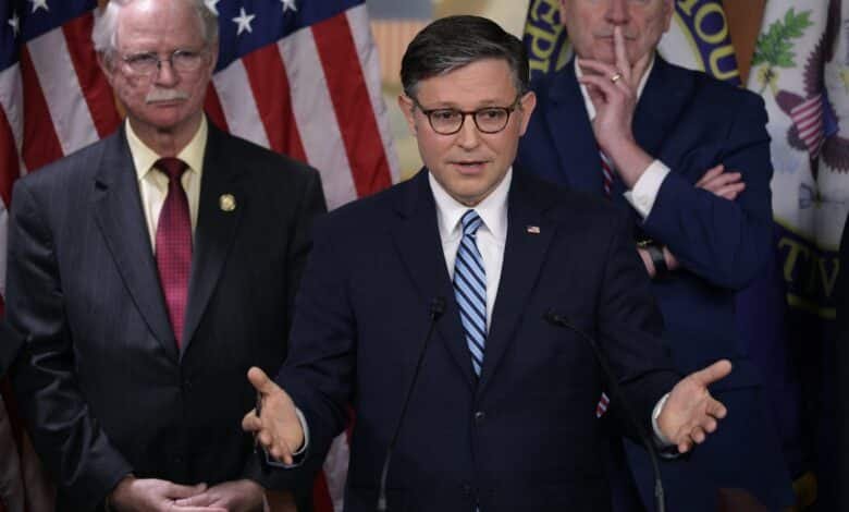 Photo: President of the Mike Johnsonspeaks Chamber representative as representative John Rutherford and the whip representative of the majority of the representatives, Tom Emmer, listens during a press conference at the United States Capitol, on May 14, 2025 in Washington.